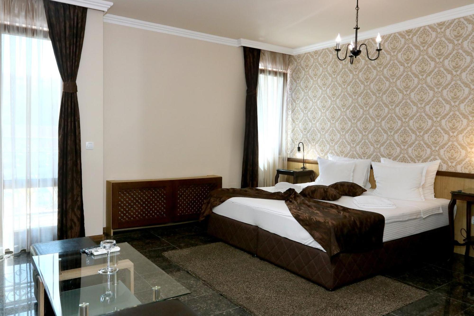 Mon Ami In Studentski Grad Area Apartemen